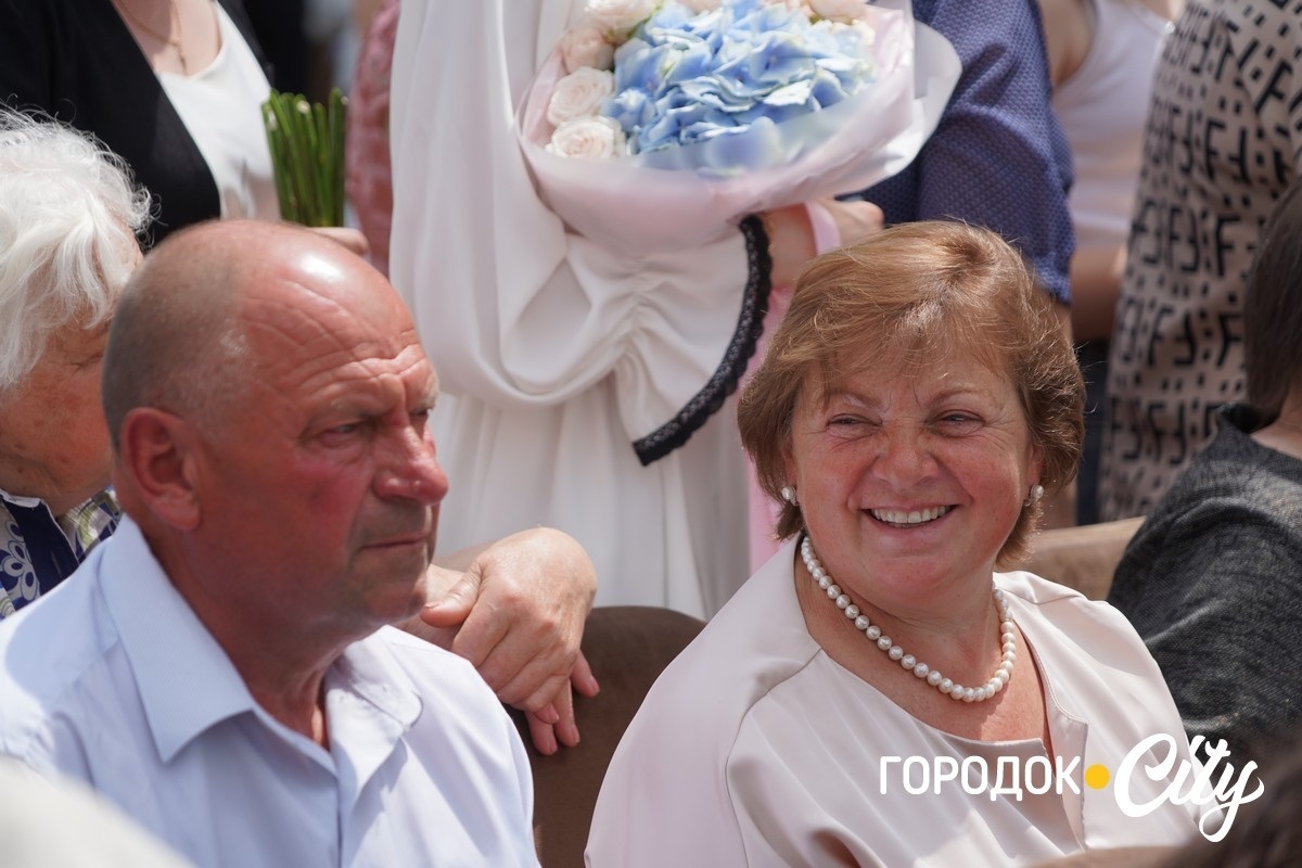 У ліцеї №4 попрощалися зі школою 65 випускників
