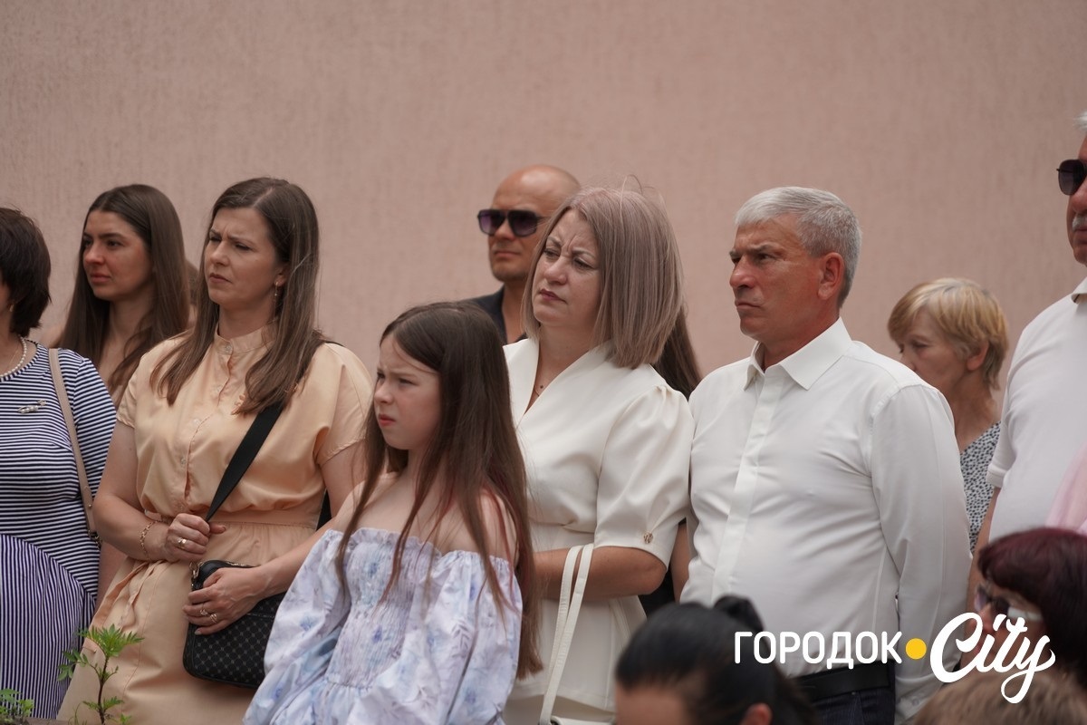 У ліцеї №4 попрощалися зі школою 65 випускників