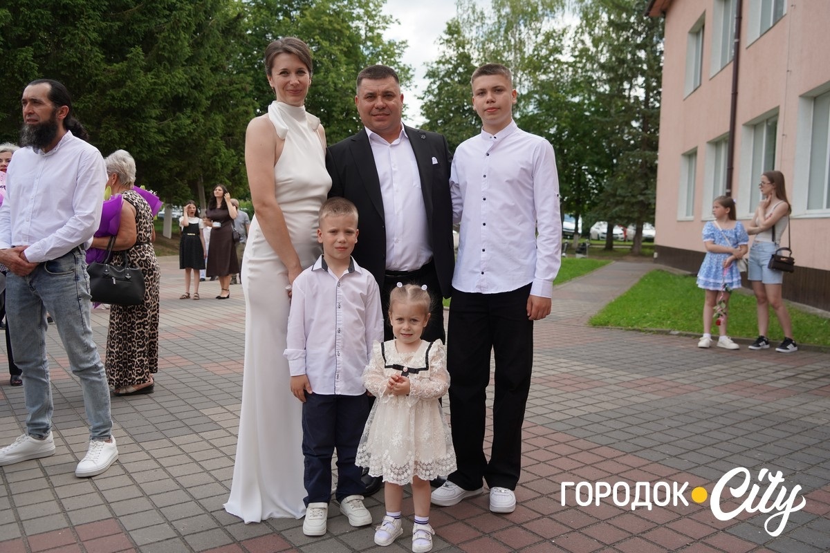 У ліцеї №4 попрощалися зі школою 65 випускників