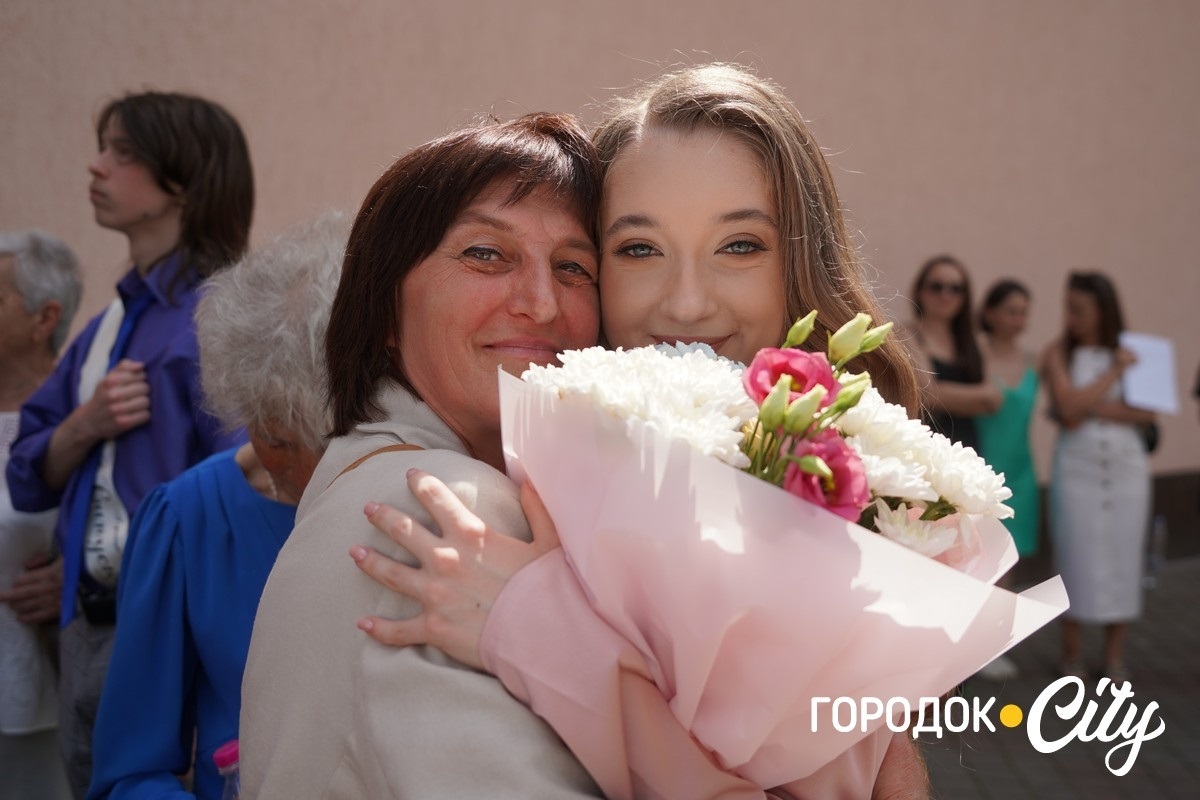 У ліцеї №4 попрощалися зі школою 65 випускників