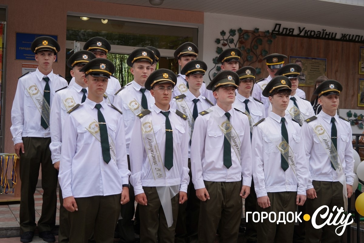 У ліцеї №4 попрощалися зі школою 65 випускників
