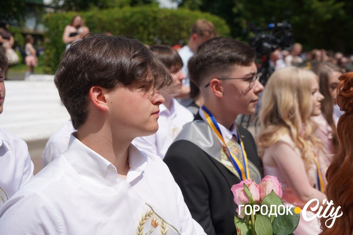 У ліцеї №4 попрощалися зі школою 65 випускників