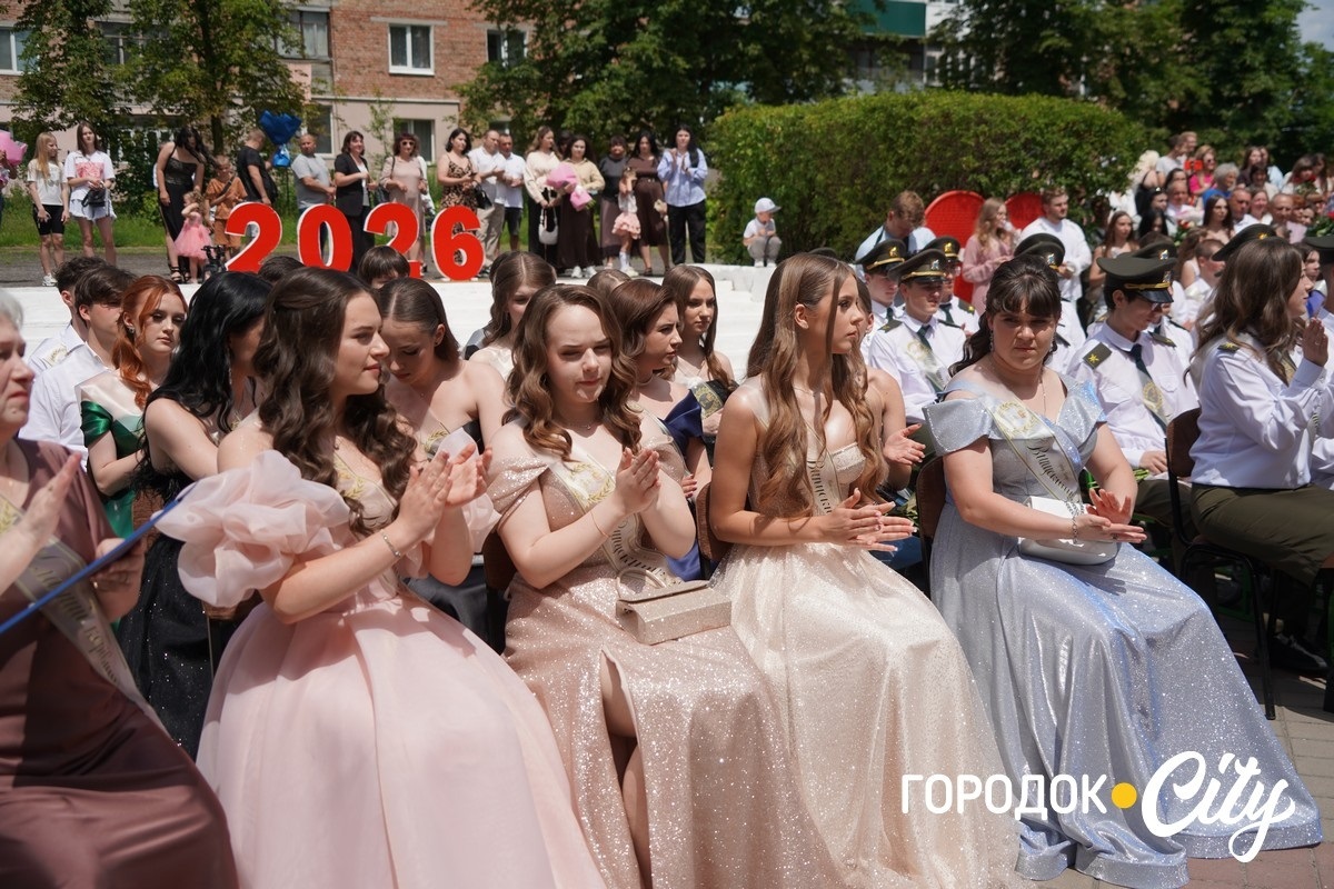 У ліцеї №4 попрощалися зі школою 65 випускників