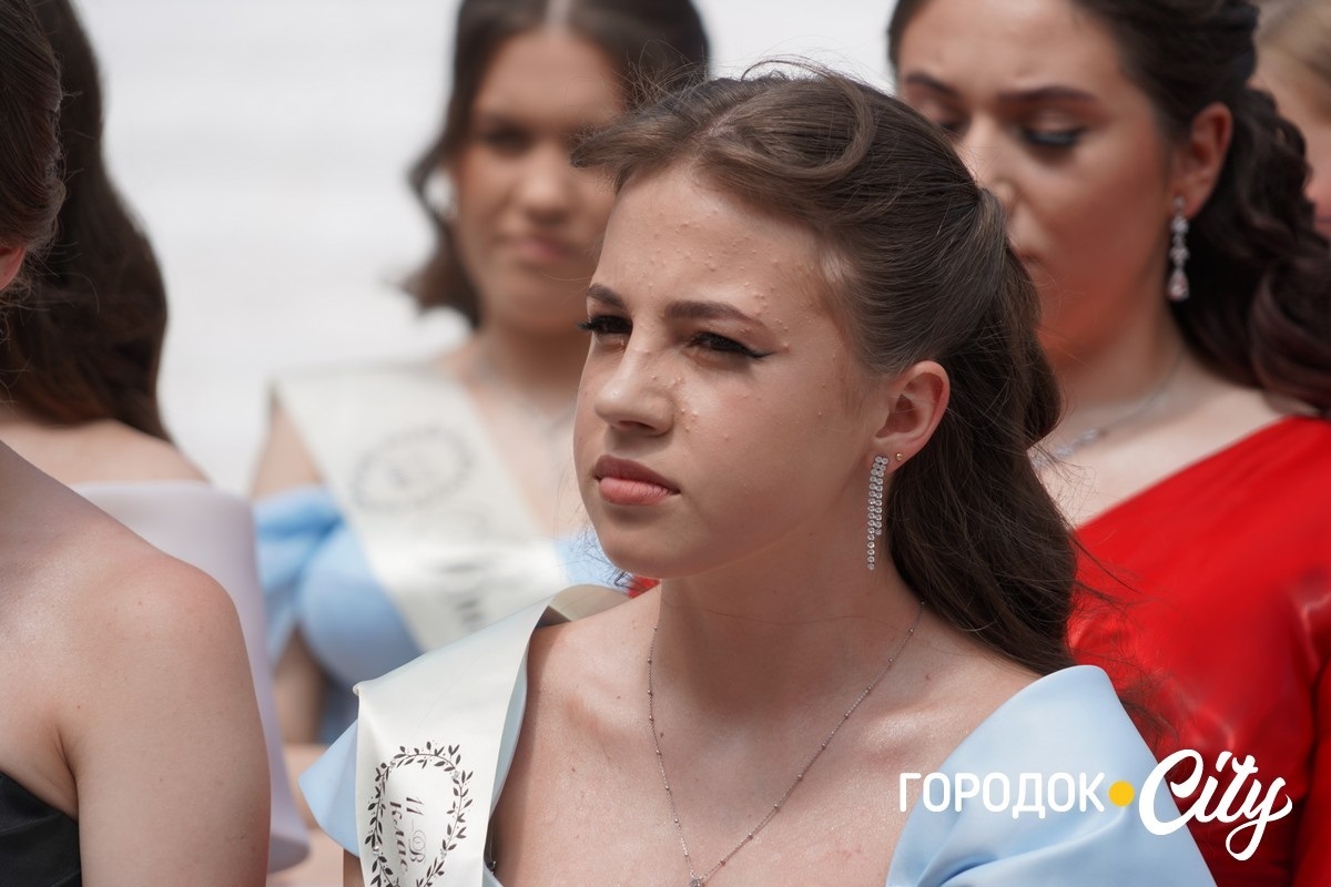 У ліцеї №4 попрощалися зі школою 65 випускників
