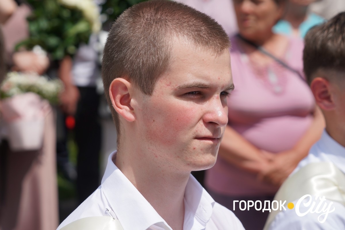 У ліцеї №4 попрощалися зі школою 65 випускників
