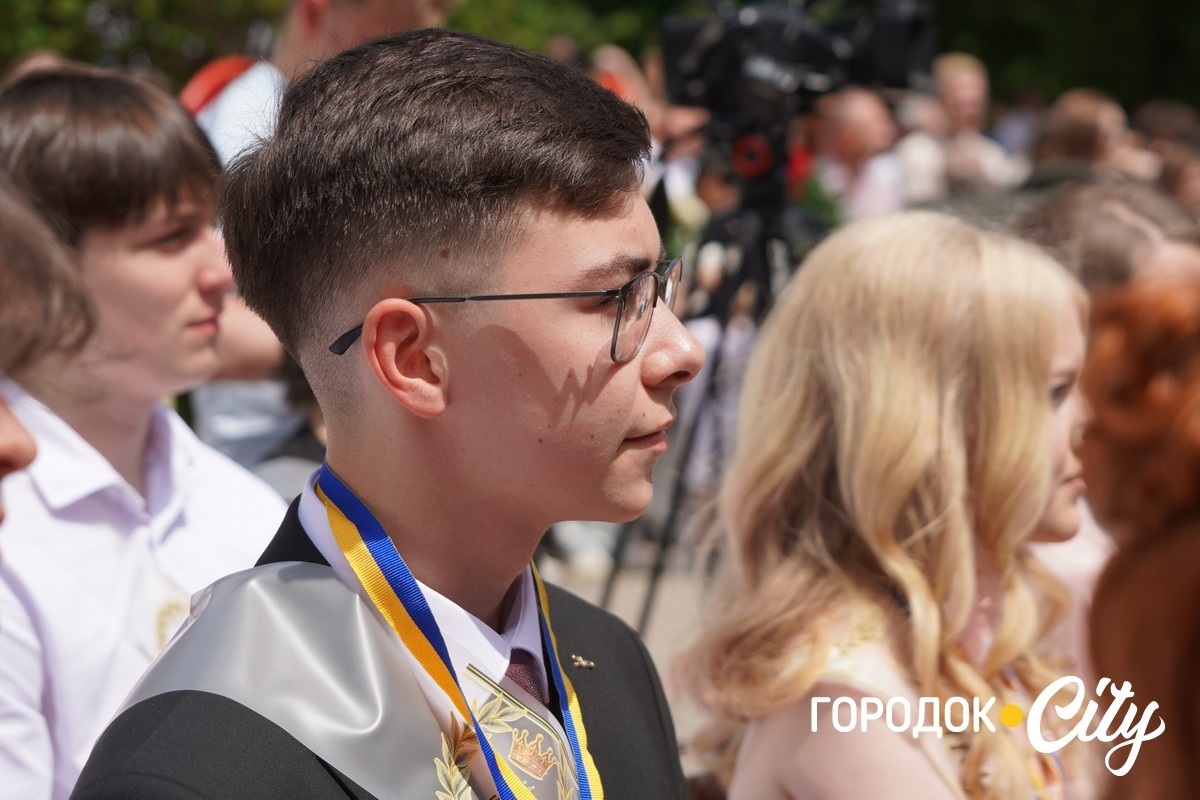 У ліцеї №4 попрощалися зі школою 65 випускників