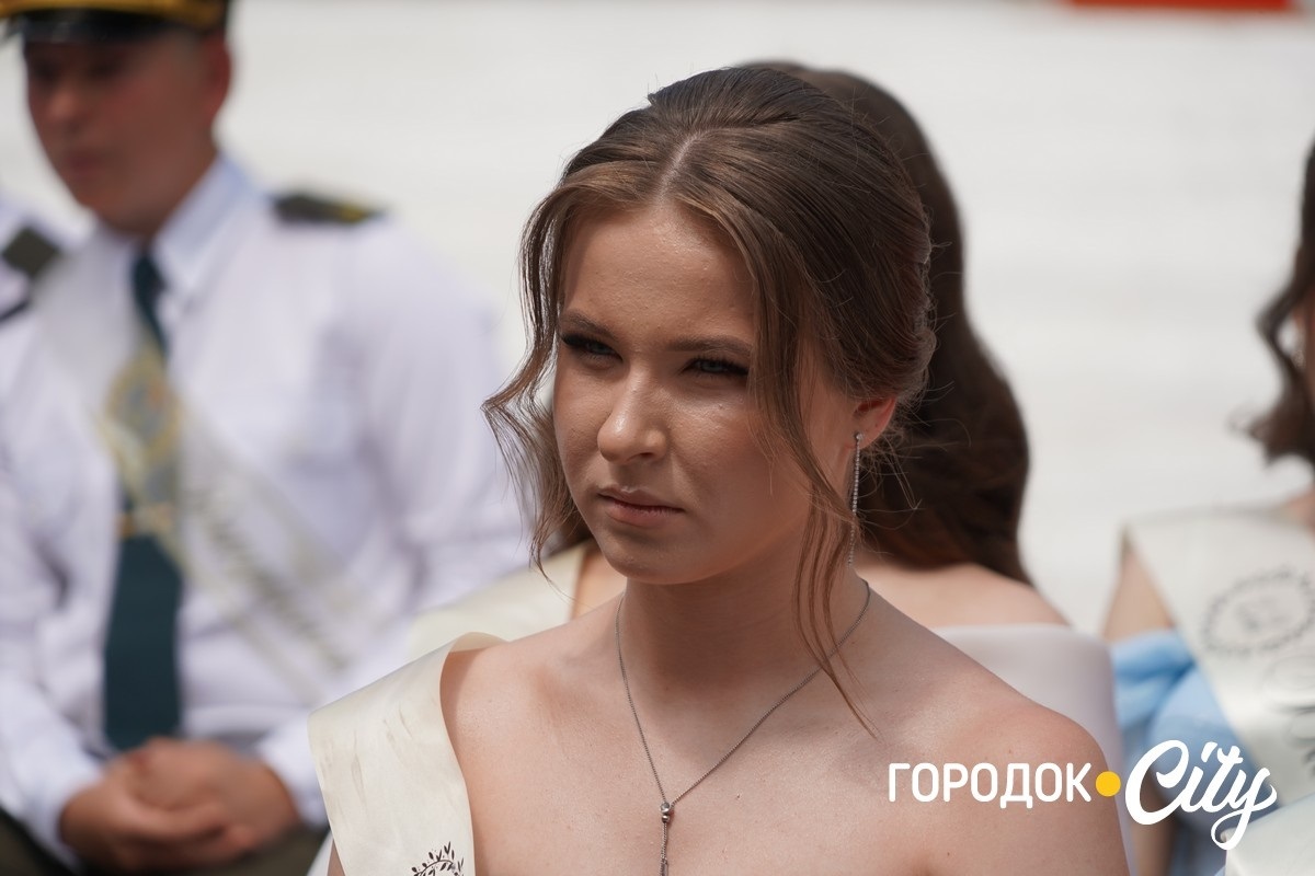 У ліцеї №4 попрощалися зі школою 65 випускників