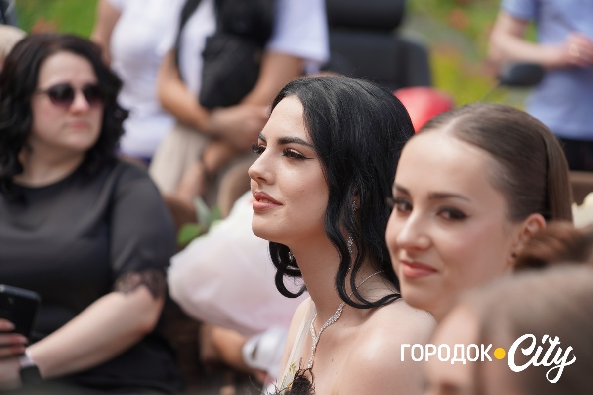 У ліцеї №4 попрощалися зі школою 65 випускників
