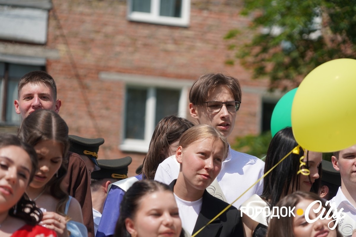 У ліцеї №4 попрощалися зі школою 65 випускників