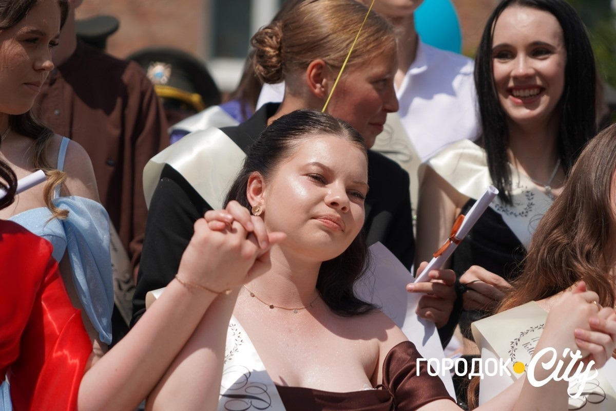 У ліцеї №4 попрощалися зі школою 65 випускників