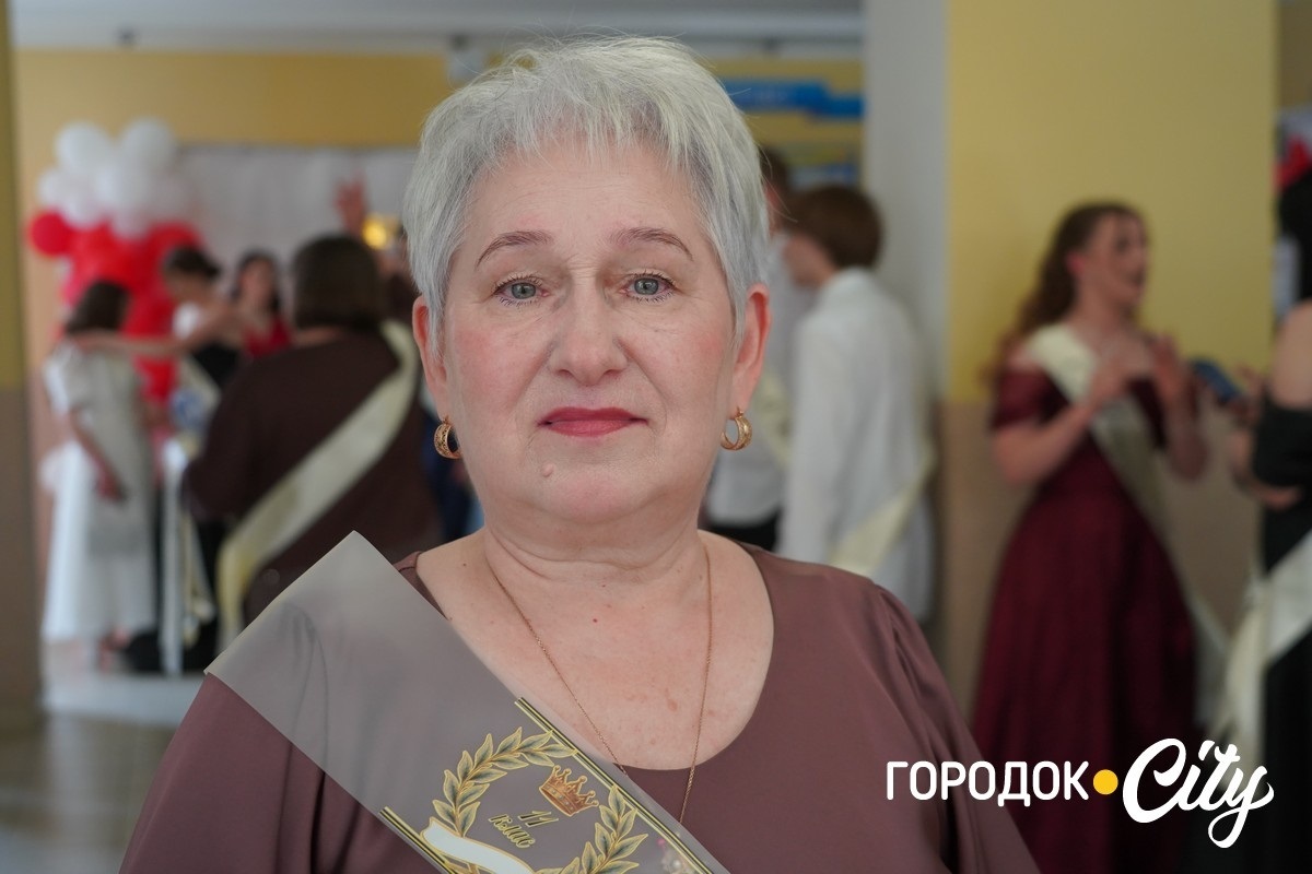 У ліцеї №4 попрощалися зі школою 65 випускників