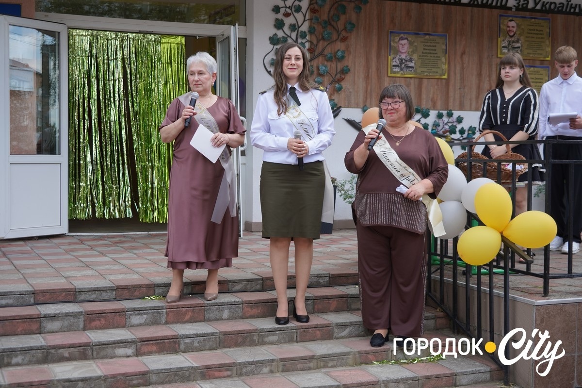 У ліцеї №4 попрощалися зі школою 65 випускників