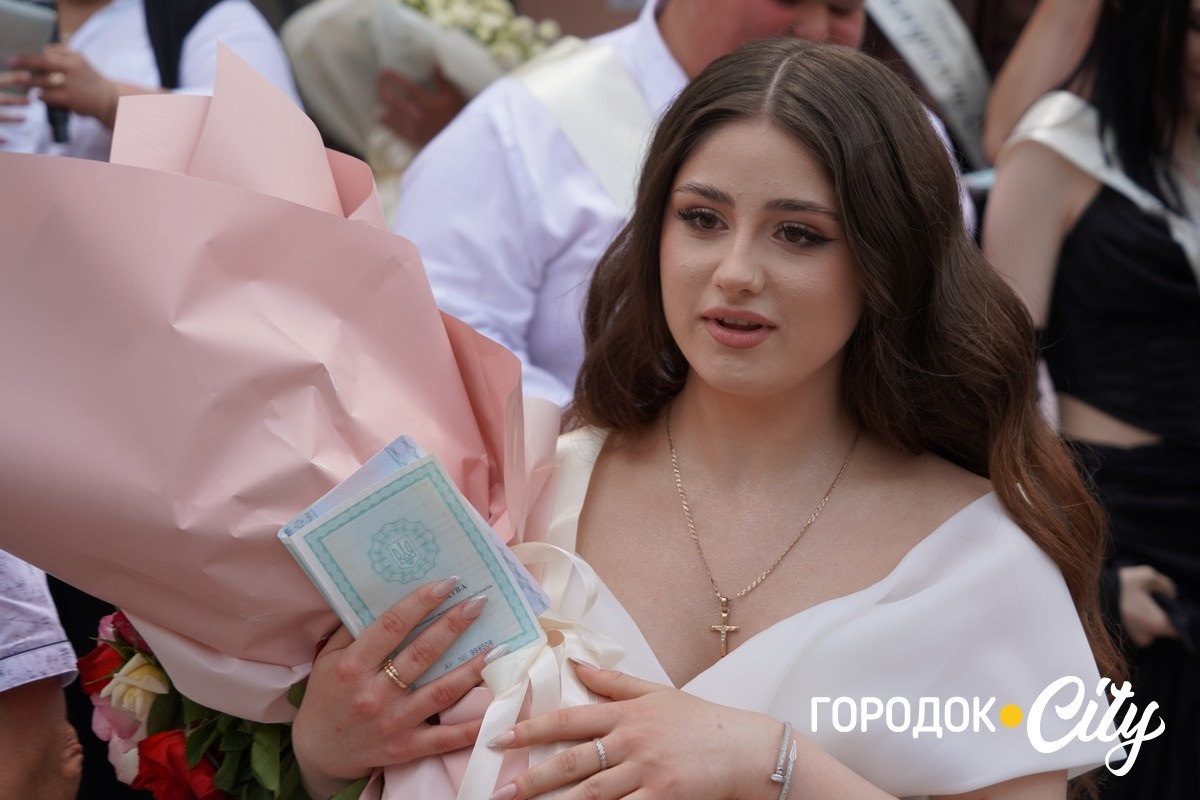У ліцеї №4 попрощалися зі школою 65 випускників