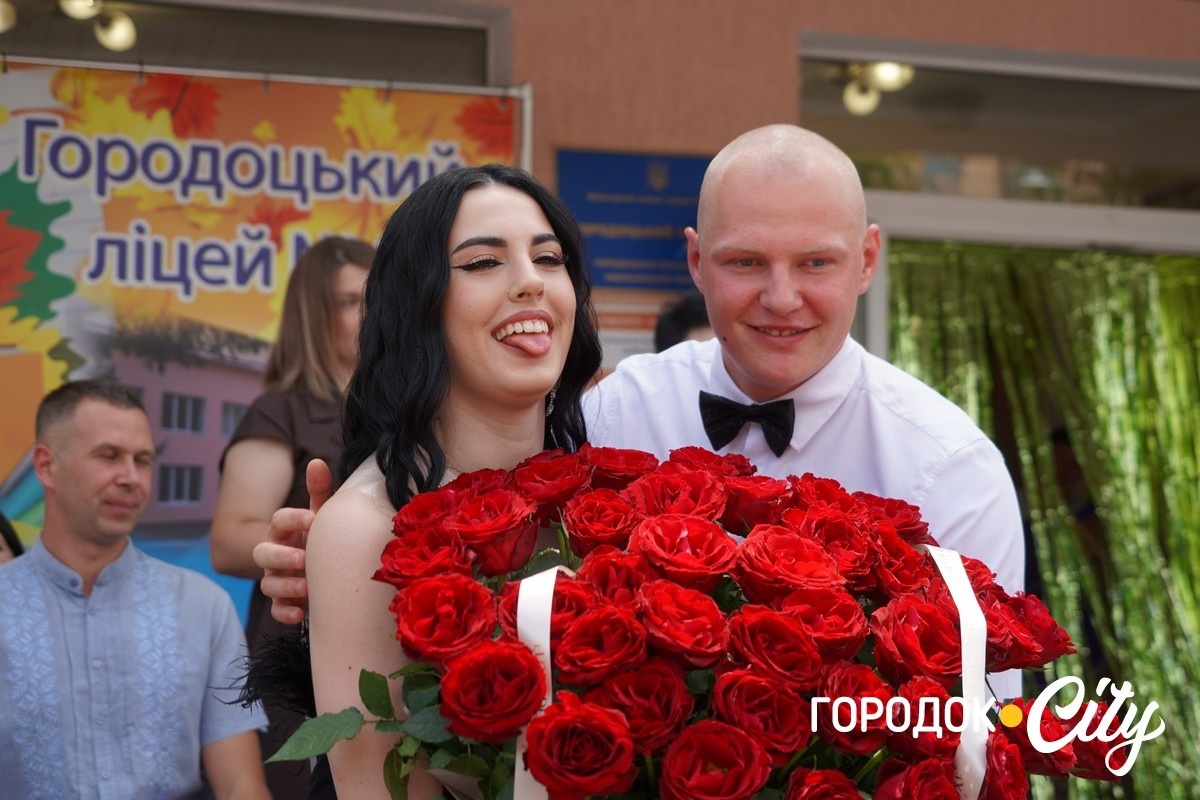 У ліцеї №4 попрощалися зі школою 65 випускників