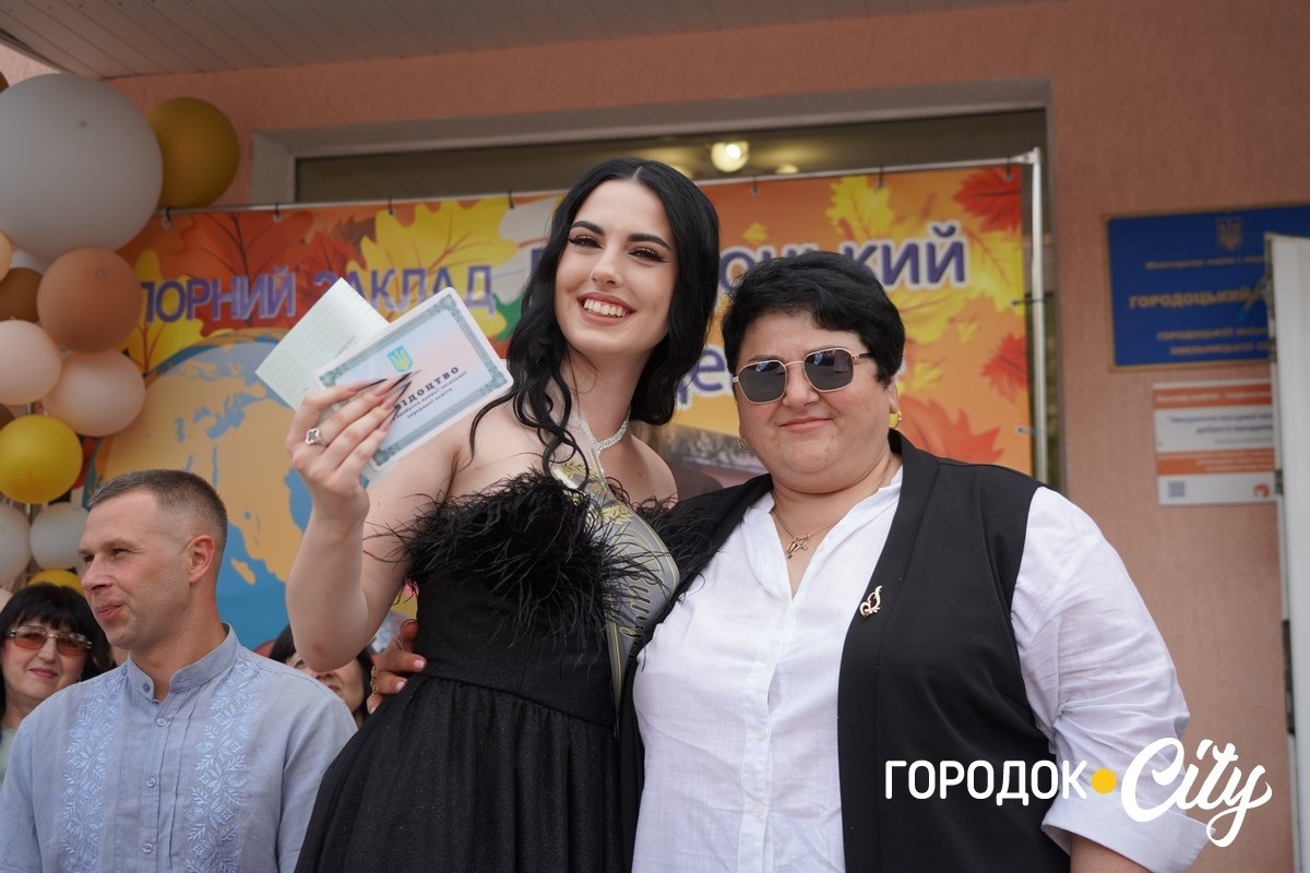 У ліцеї №4 попрощалися зі школою 65 випускників