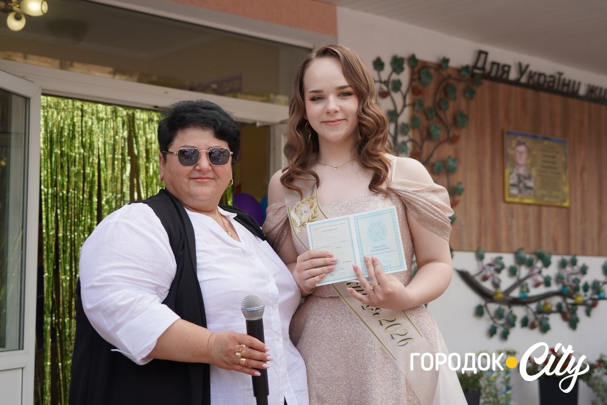 У ліцеї №4 попрощалися зі школою 65 випускників
