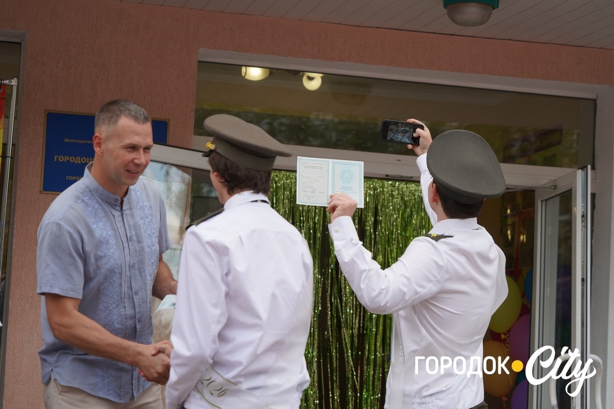 У ліцеї №4 попрощалися зі школою 65 випускників