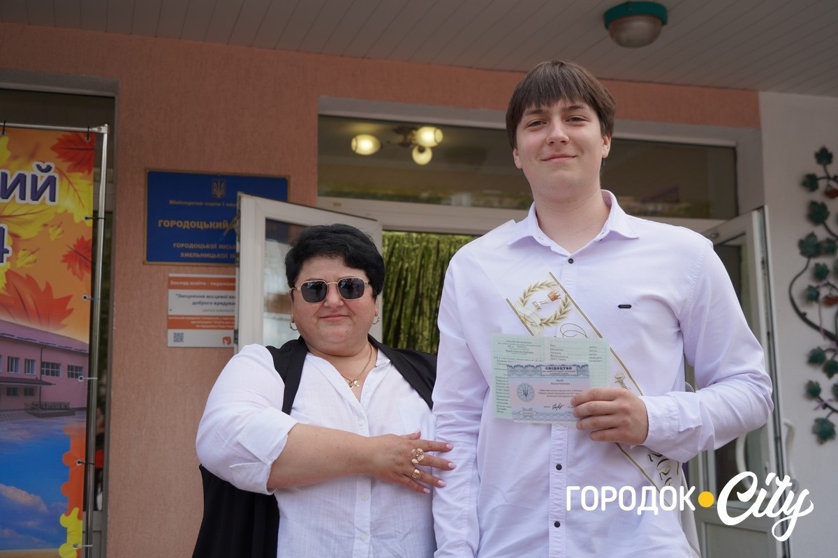 У ліцеї №4 попрощалися зі школою 65 випускників