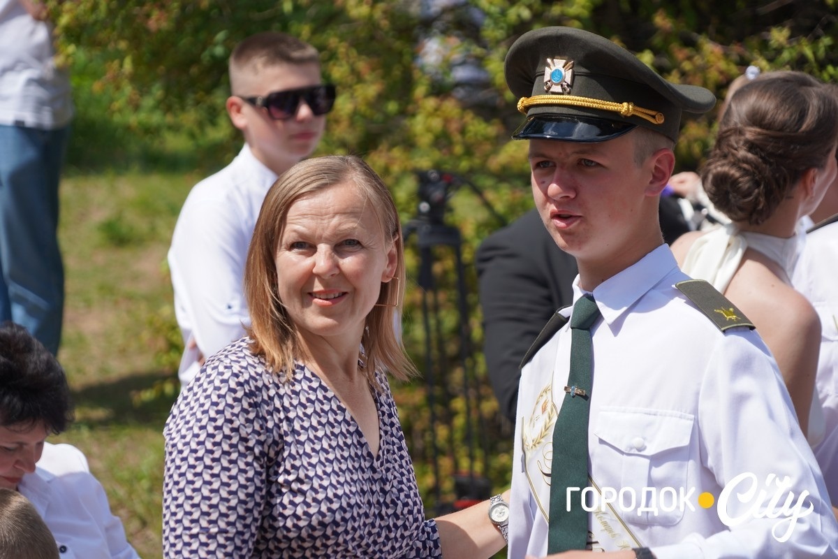 У ліцеї №4 попрощалися зі школою 65 випускників