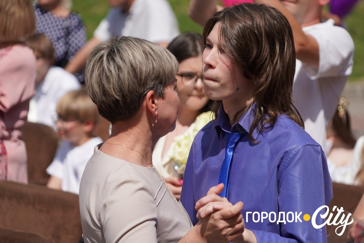 У ліцеї №4 попрощалися зі школою 65 випускників