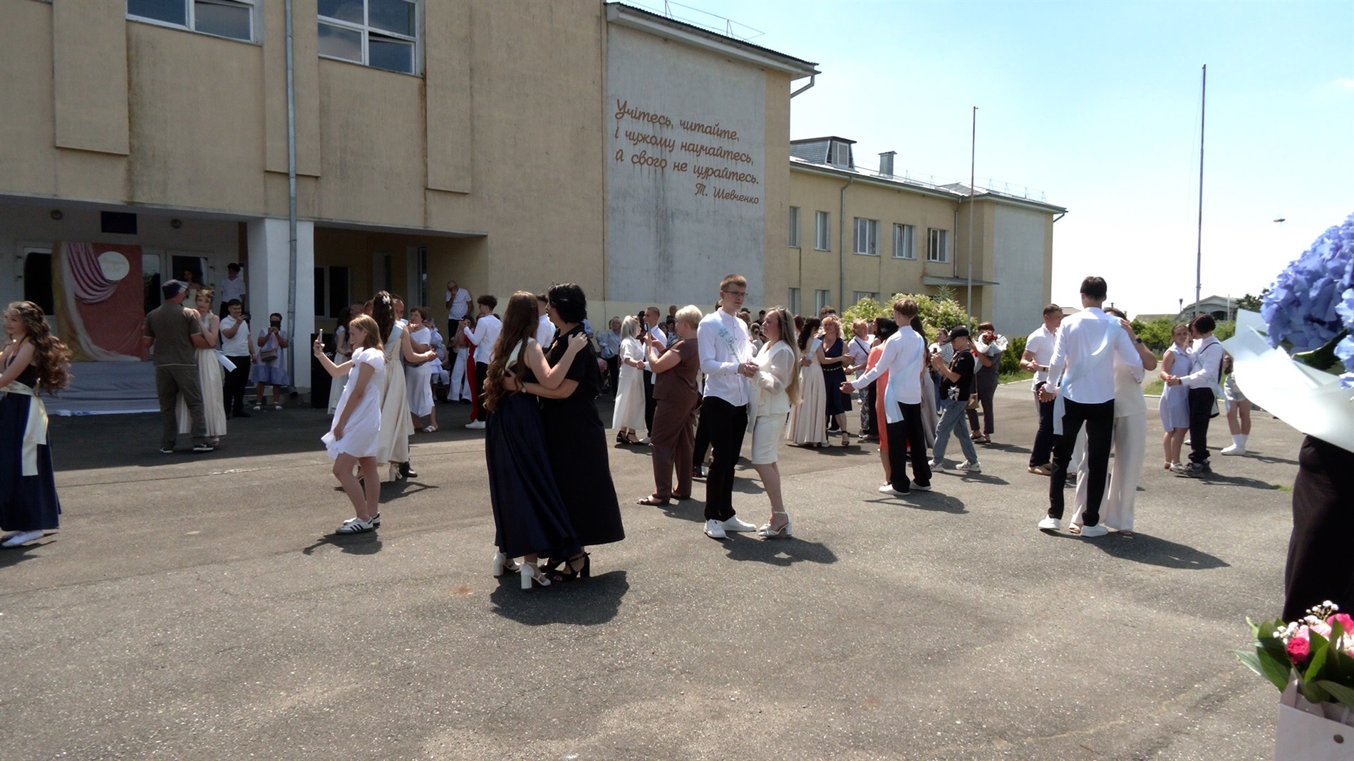 У Городоцькому ліцеї №2 відбувся випускний вечір: 45 учнів та учениць отримали свідоцтва про освіту