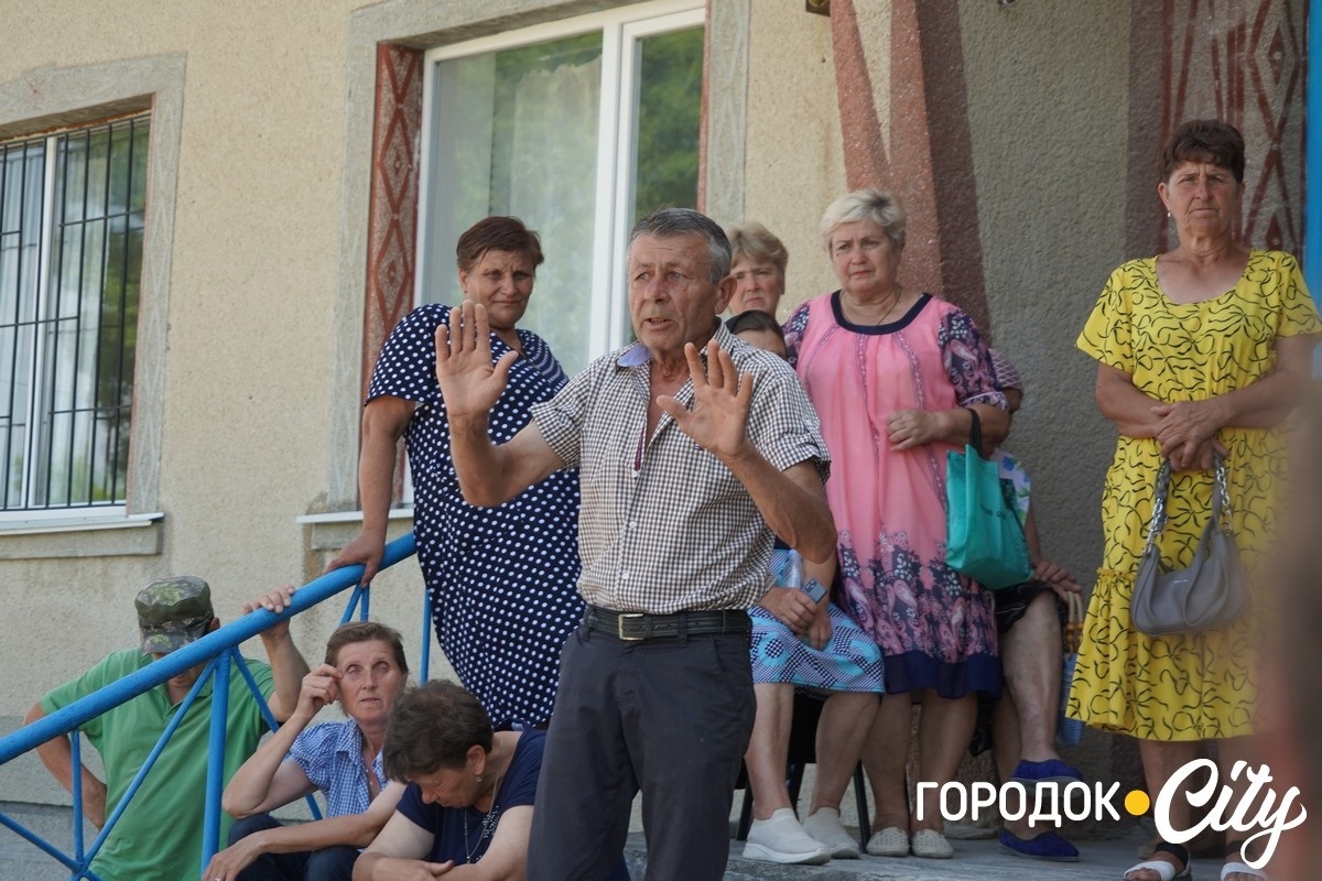 Мешканці пʼяти сіл на Городоччині просять повернути із ЗСУ їхнього лікаря