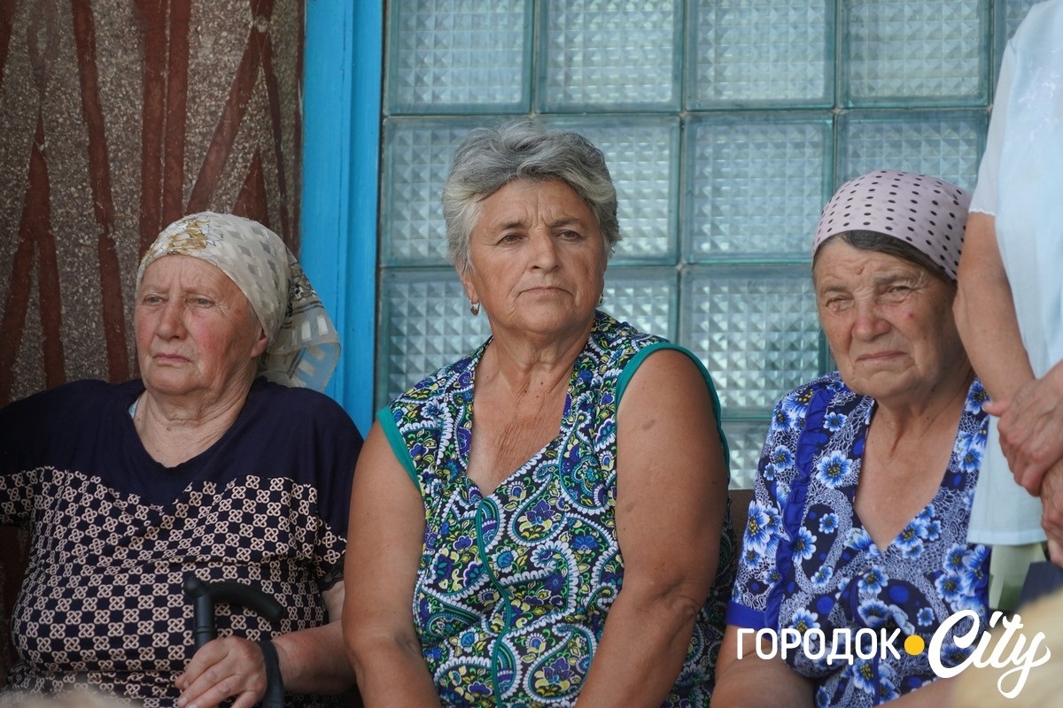 Мешканці пʼяти сіл на Городоччині просять повернути із ЗСУ їхнього лікаря