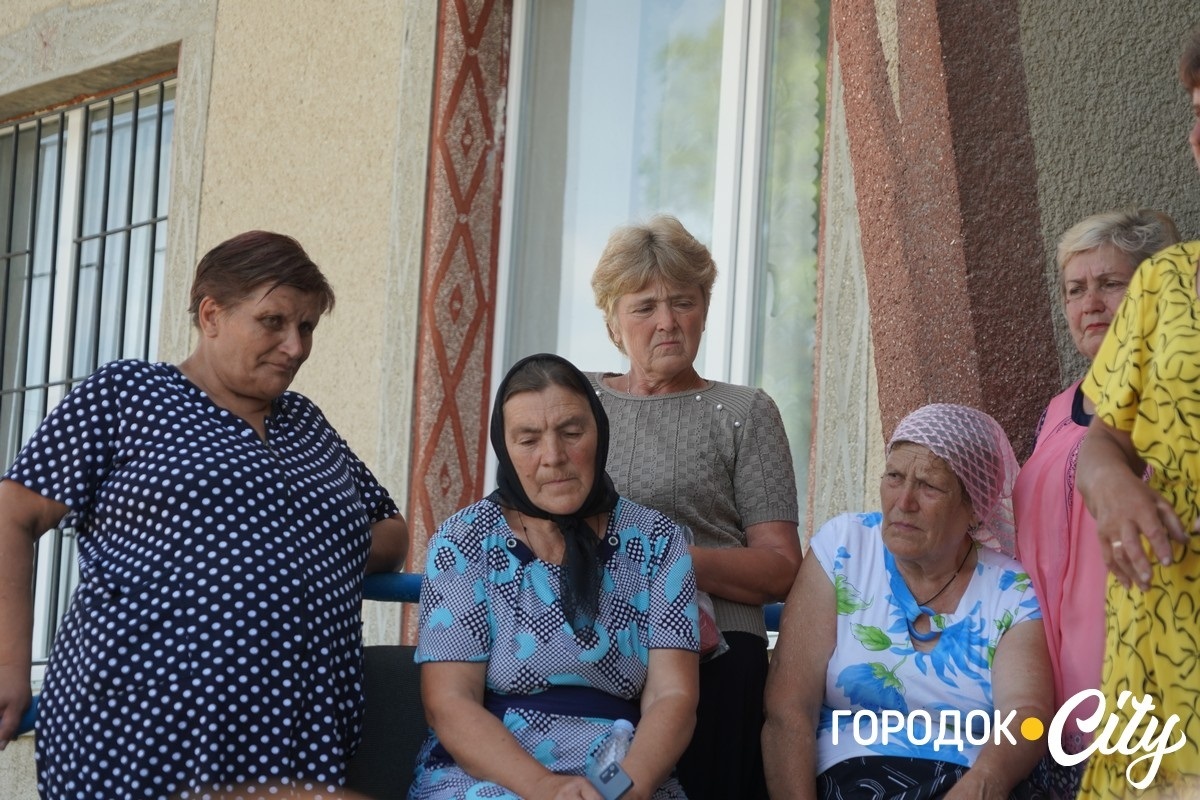Мешканці пʼяти сіл на Городоччині просять повернути із ЗСУ їхнього лікаря