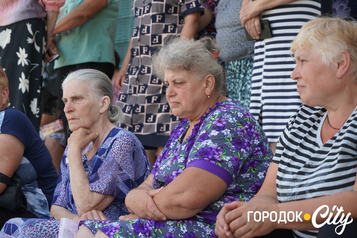 Мешканці пʼяти сіл на Городоччині просять повернути із ЗСУ їхнього лікаря