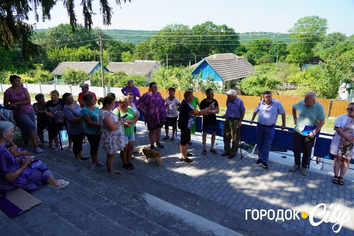 Мешканці пʼяти сіл на Городоччині просять повернути із ЗСУ їхнього лікаря