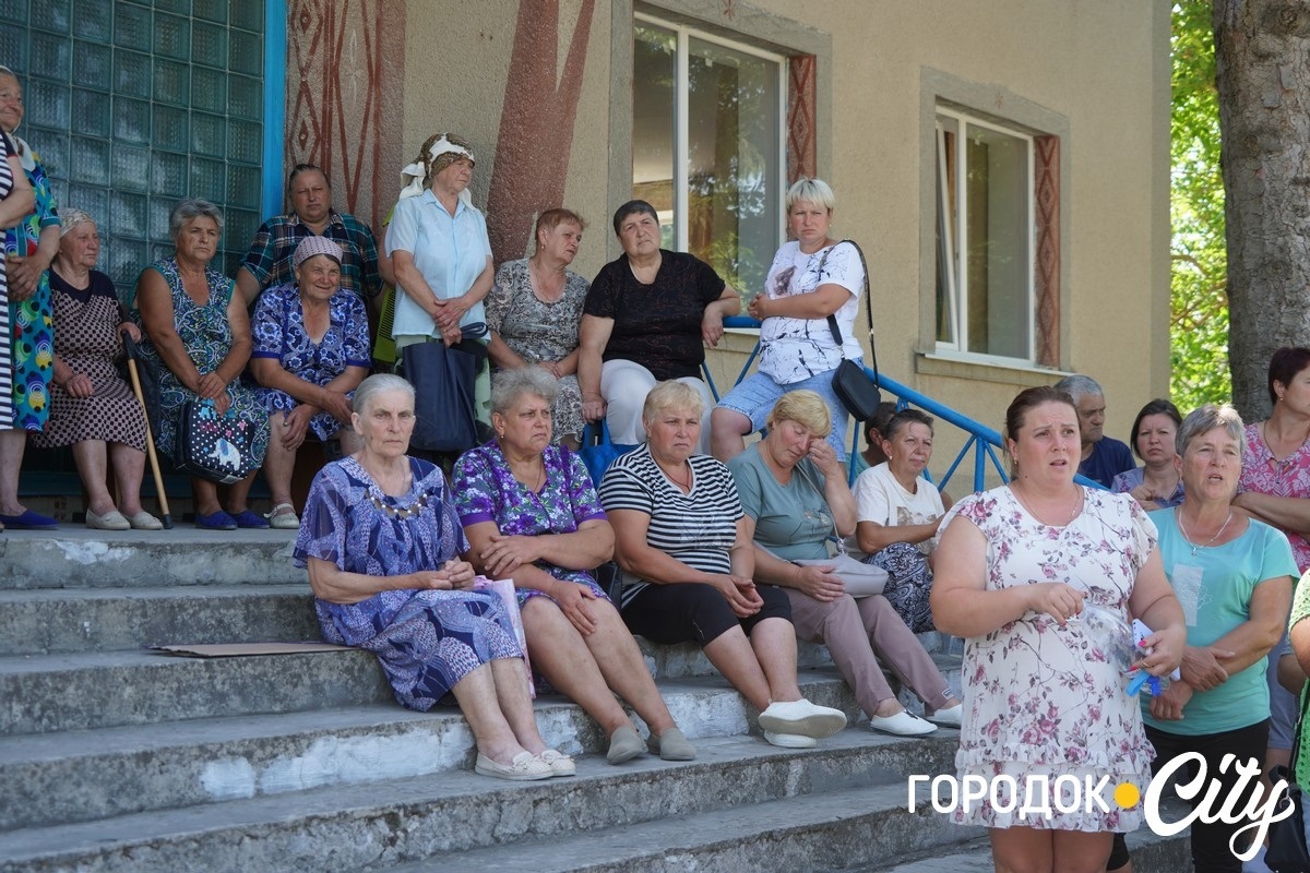 Мешканці пʼяти сіл на Городоччині просять повернути із ЗСУ їхнього лікаря