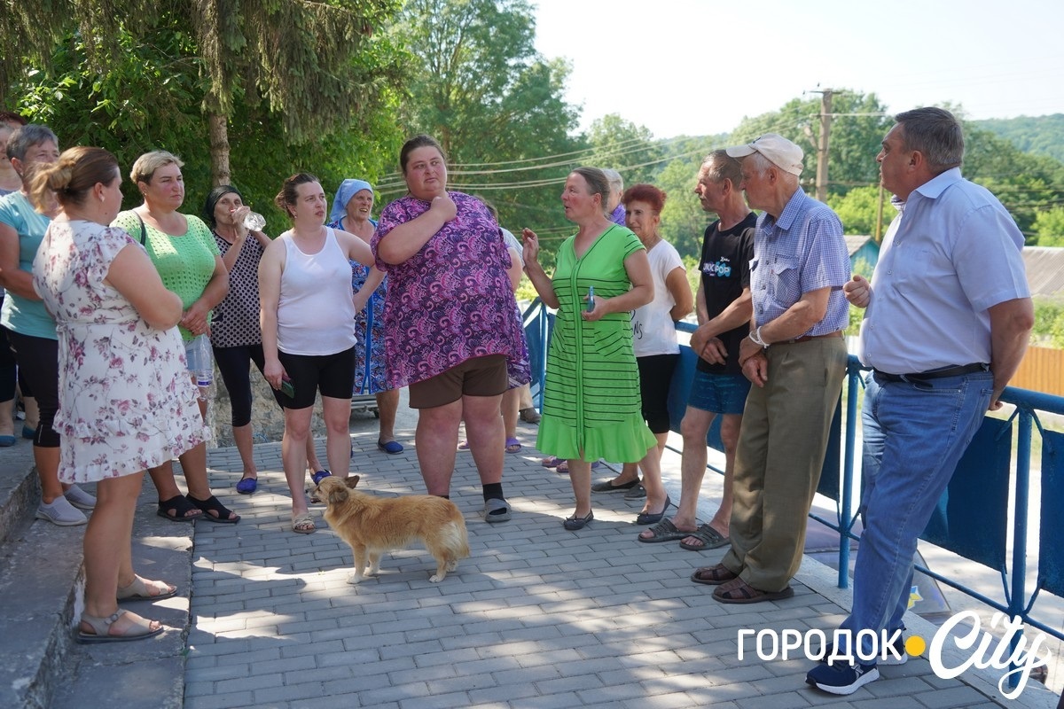 Мешканці пʼяти сіл на Городоччині просять повернути із ЗСУ їхнього лікаря