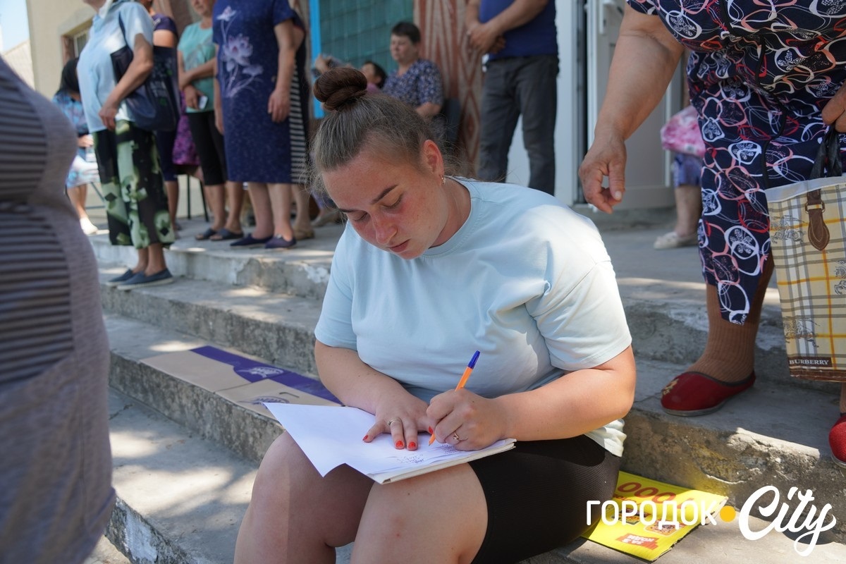 Мешканці пʼяти сіл на Городоччині просять повернути із ЗСУ їхнього лікаря