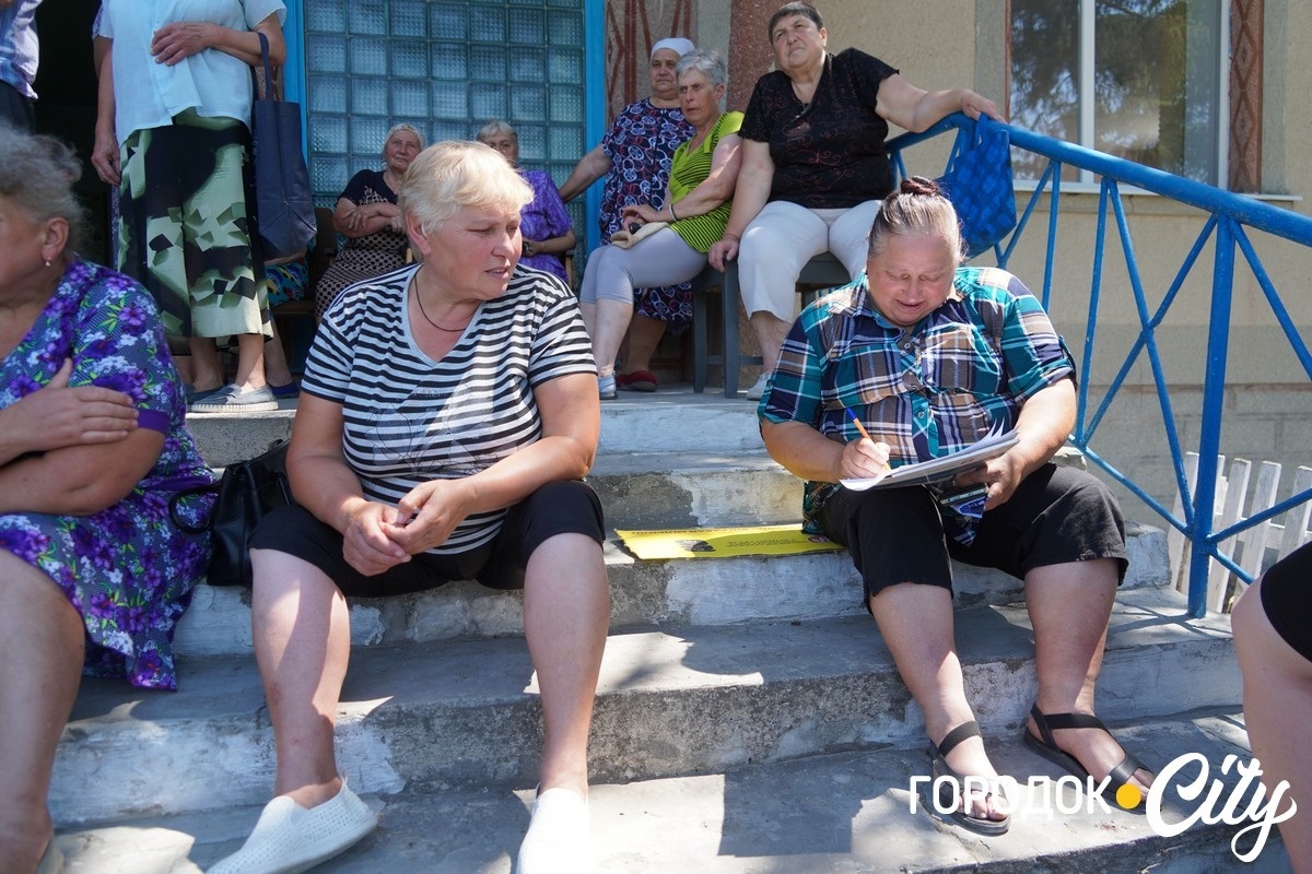 Мешканці пʼяти сіл на Городоччині просять повернути із ЗСУ їхнього лікаря