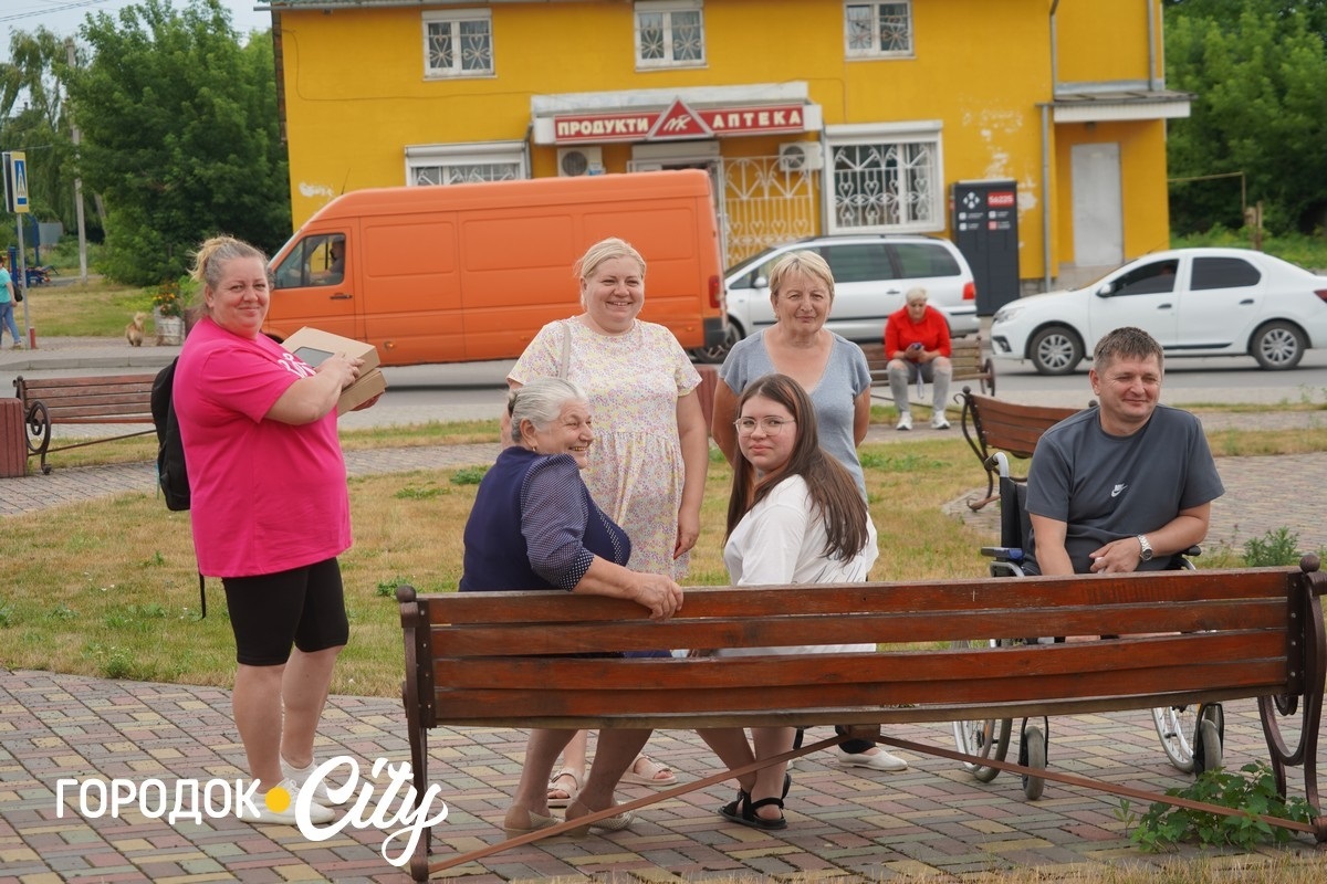 Три ветерани із Сатанівської громади отримали електровізки від шведських партнерів
