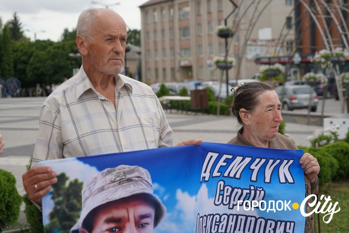 Щосуботи — з портретами рідних. У Городку провели 67-му акцію. ФОТОРЕПОРТАЖ