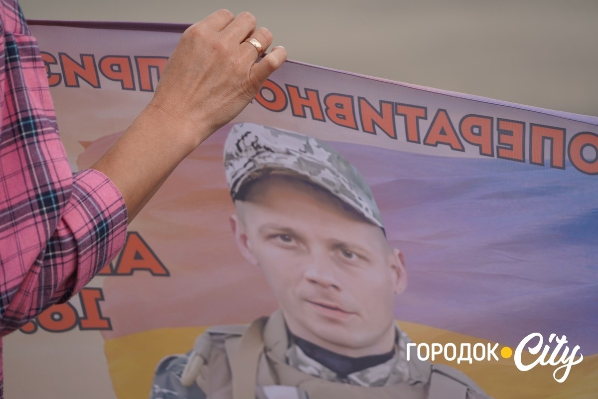 Щосуботи — з портретами рідних. У Городку провели 67-му акцію. ФОТОРЕПОРТАЖ