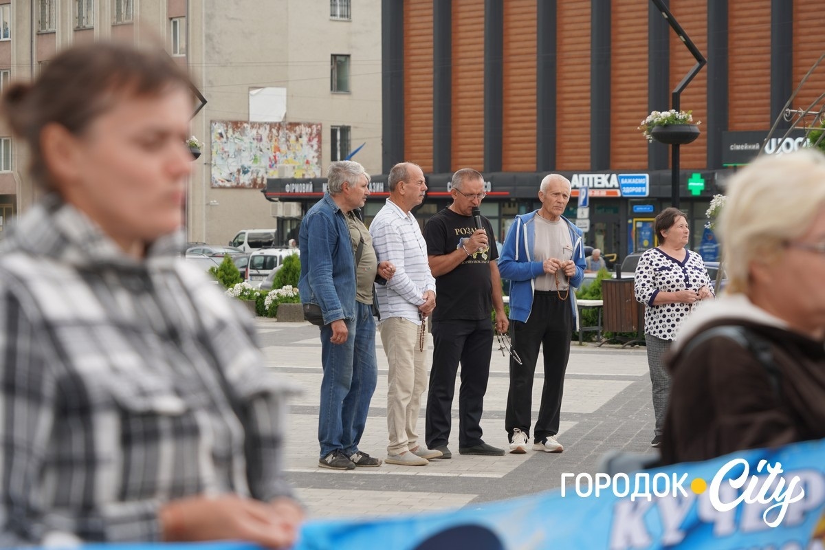 Щосуботи — з портретами рідних. У Городку провели 67-му акцію. ФОТОРЕПОРТАЖ