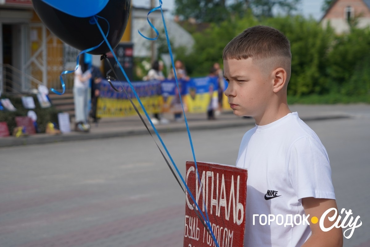 У Сатанові провели автопробіг на підтримку зниклих безвісти та полонених