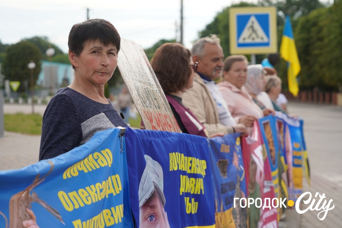 У Сатанові провели автопробіг на підтримку зниклих безвісти та полонених
