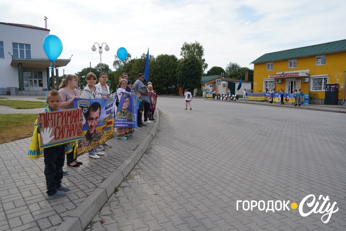 У Сатанові провели автопробіг на підтримку зниклих безвісти та полонених