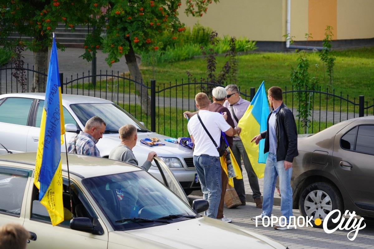 У Сатанові провели автопробіг на підтримку зниклих безвісти та полонених
