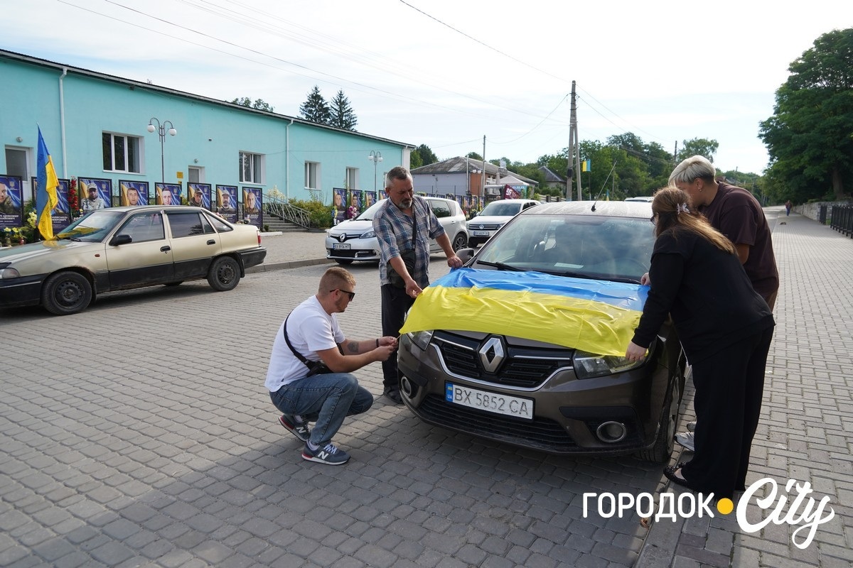 У Сатанові провели автопробіг на підтримку зниклих безвісти та полонених