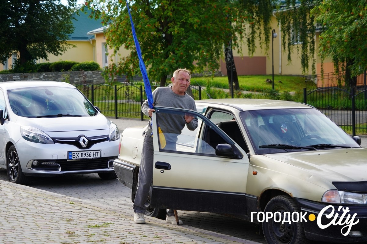 У Сатанові провели автопробіг на підтримку зниклих безвісти та полонених