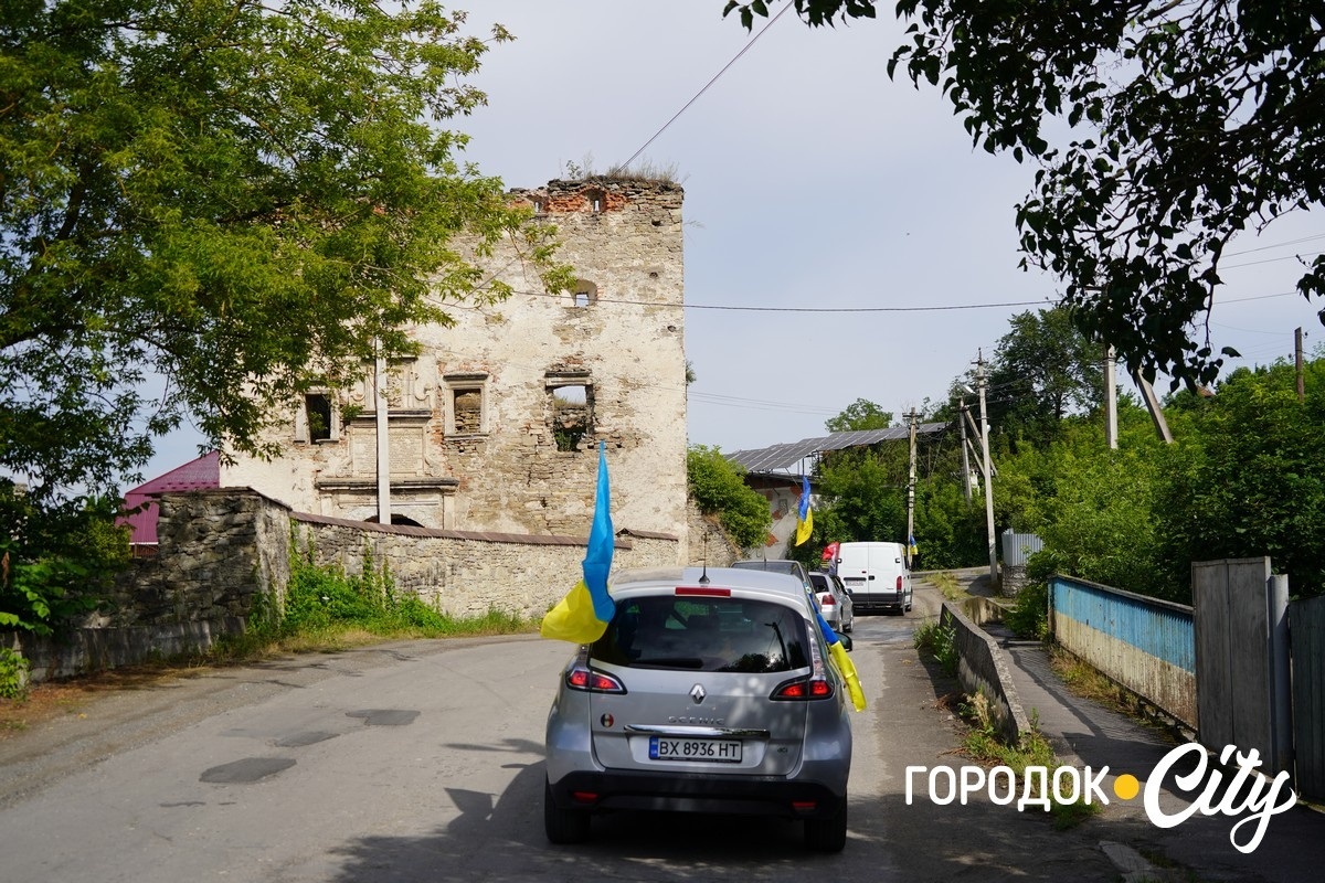 У Сатанові провели автопробіг на підтримку зниклих безвісти та полонених