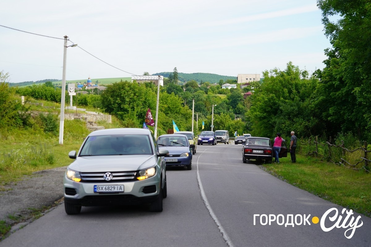 У Сатанові провели автопробіг на підтримку зниклих безвісти та полонених
