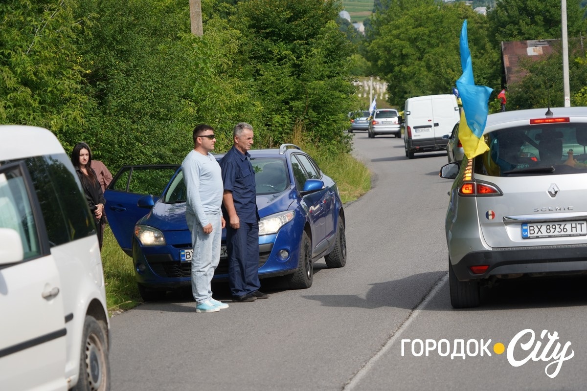 У Сатанові провели автопробіг на підтримку зниклих безвісти та полонених