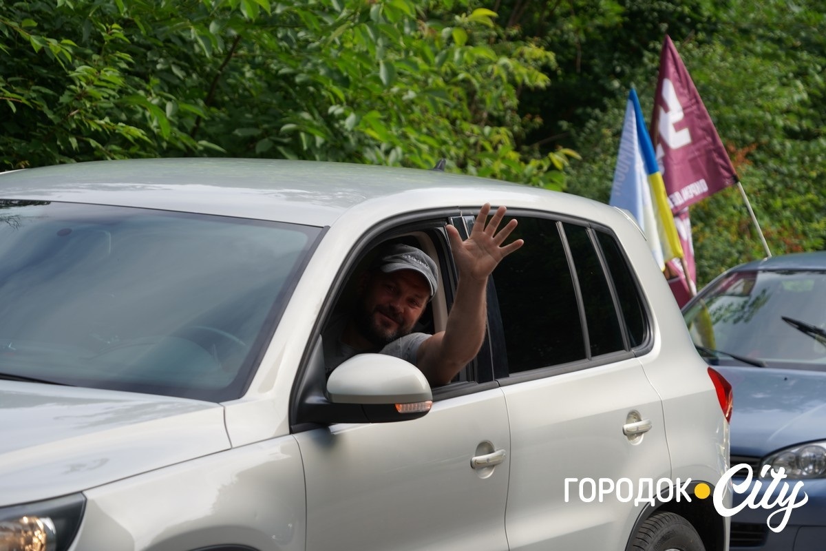 У Сатанові провели автопробіг на підтримку зниклих безвісти та полонених