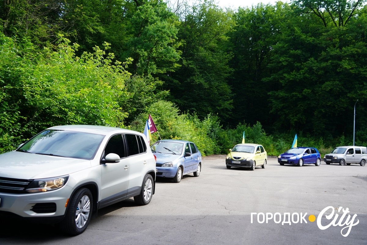 У Сатанові провели автопробіг на підтримку зниклих безвісти та полонених