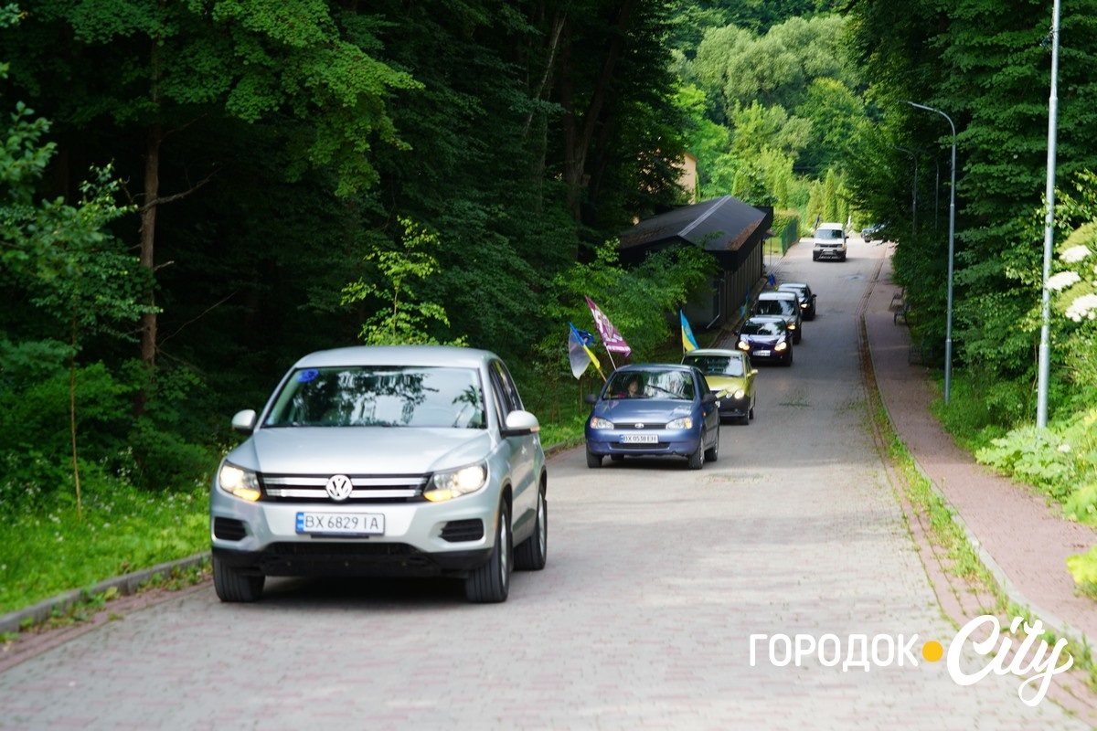 У Сатанові провели автопробіг на підтримку зниклих безвісти та полонених